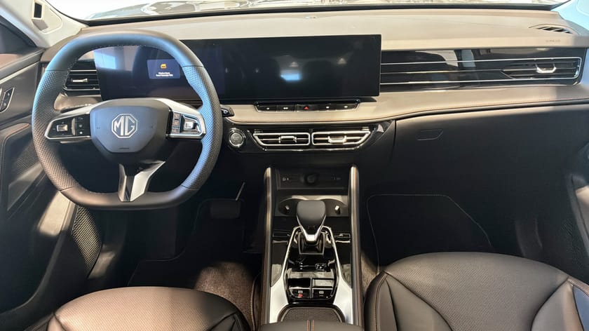 Bild 4 av MG HS PHEV LUX 1.5T AT (BLACK) - STERLING SILVER