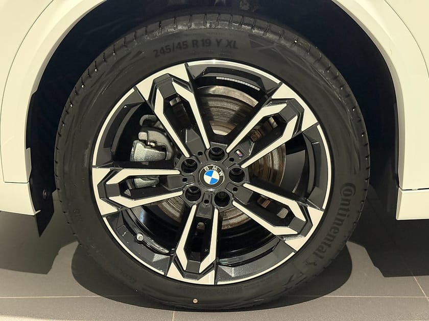 Bild 5 av BMW iX2 xDrive30 M Sport Drag Adpt Farth Rattv 19" Backkamera