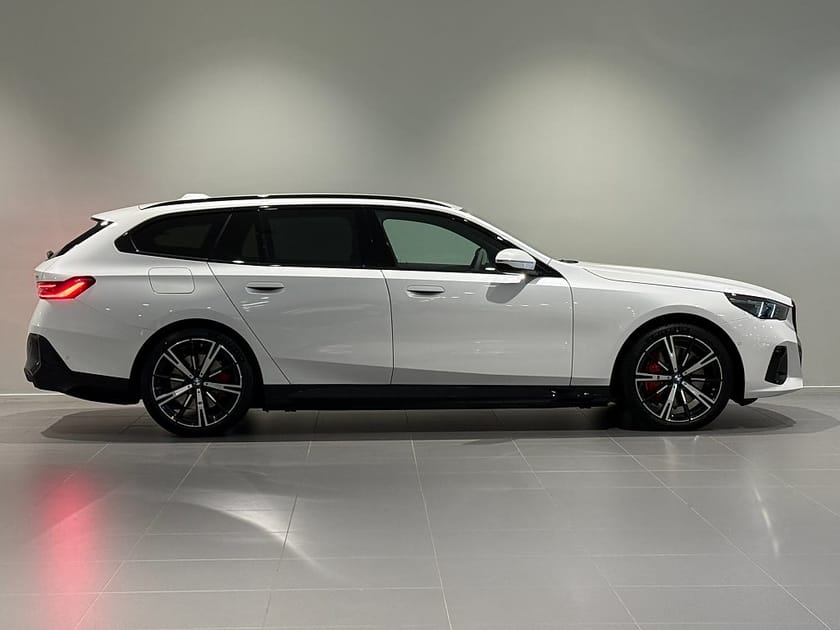 Bild 3 av BMW i5 xDrive40 Touring M Sport Pro Drag H/K 20" Adpt Farth