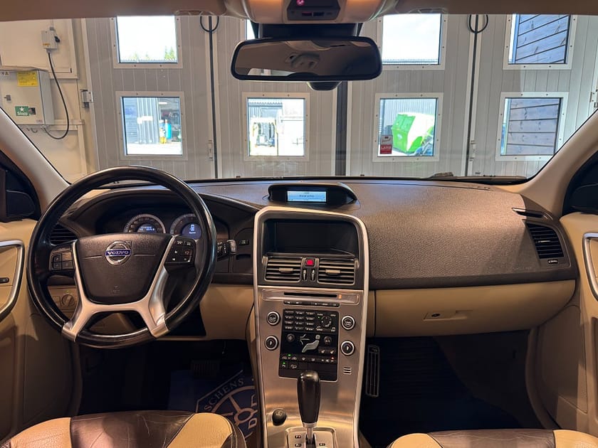 Bild 5 av Volvo XC60 D5 AWD Geartronic Summum Drag Värmare Kamrem bytt 205hk
