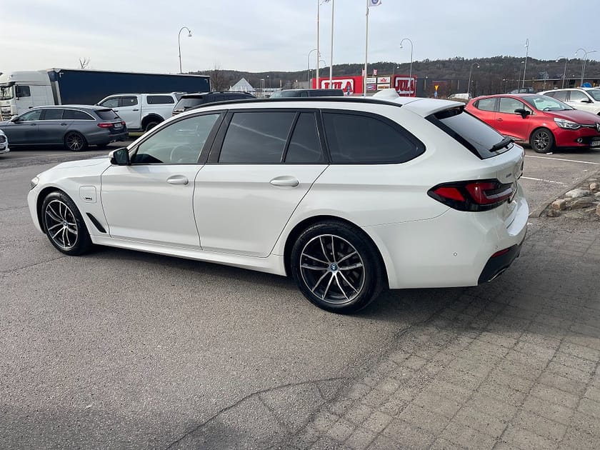 Bild 3 av BMW 530e xDrive Touring M Sport, Drag, Läder, Tonade rutor, Backkamera
