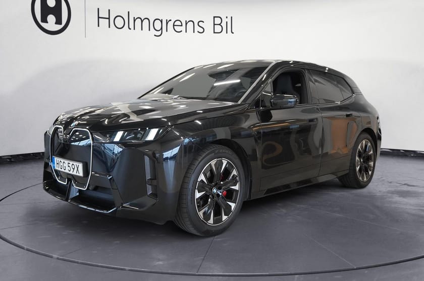 Bild 1 av BMW iX xDrive60 M Sport Pro Supercharged Ed Drag DA Pro B W