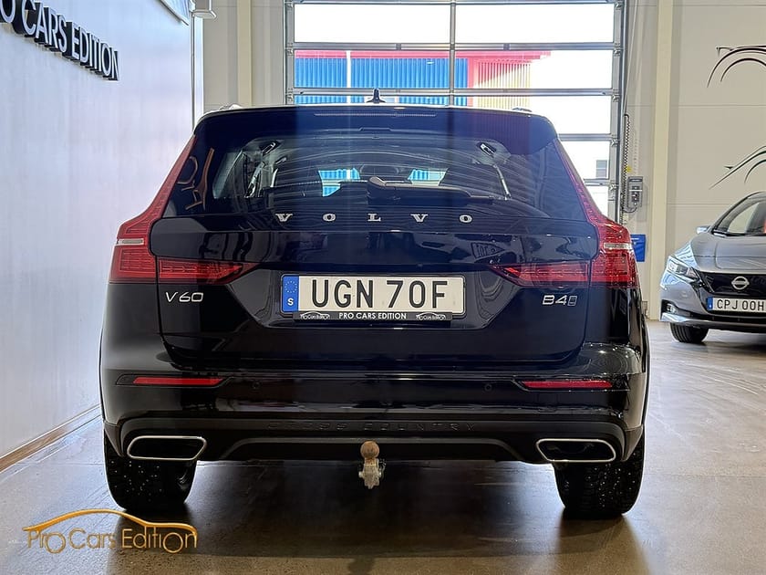 Bild 5 av Volvo V60 Cross Country B4 AWD | 197hk Momentum | Drag | B-Kamera | CarPla