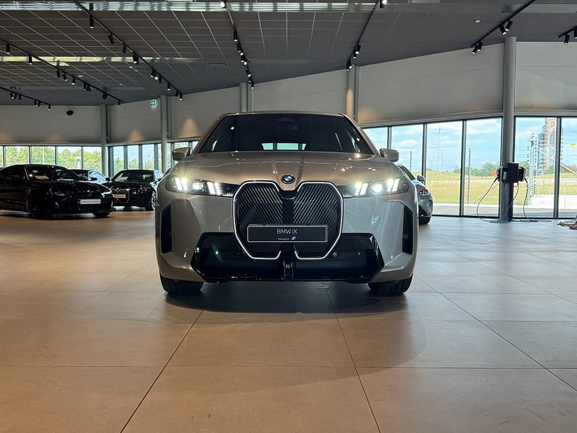 Bild 2 av BMW iX xDrive60 M Sport H/K D/A Plus Drag Sätesventilation