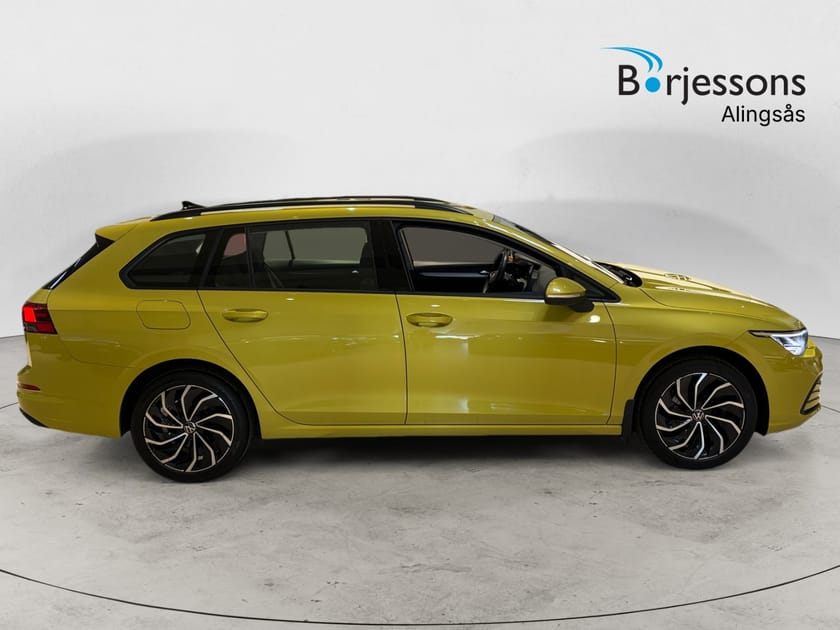 Bild 2 av Volkswagen Golf Sportscombi eTSI 130hk Drag/Värm/B-Kamera