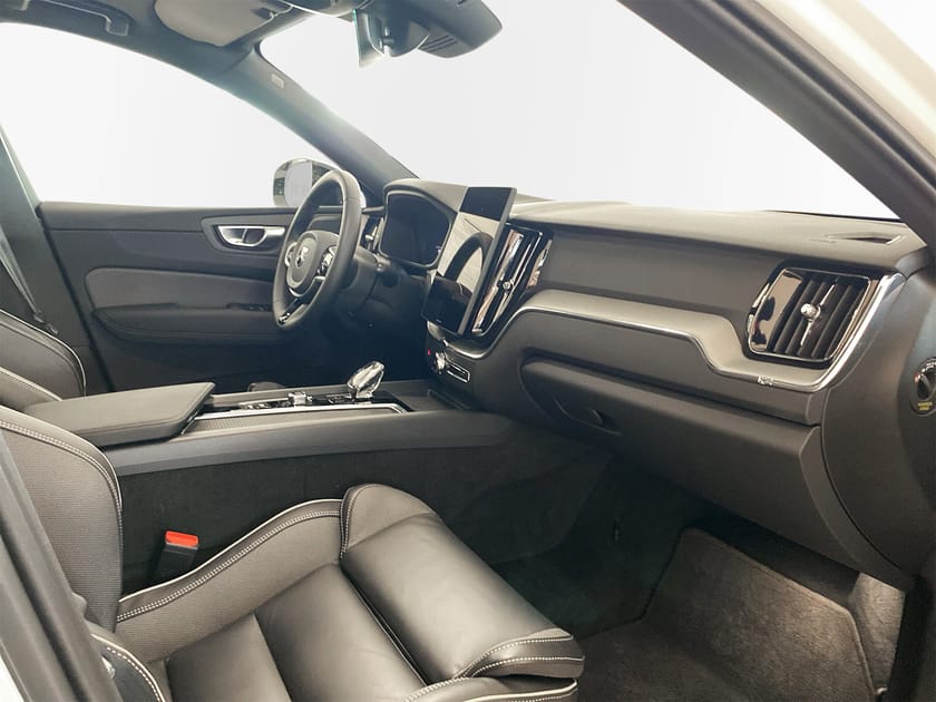 Bild 5 av Volvo XC60 T6 Plus Black Nordic Edition H&K Aktiv Chassi Luftfjädring