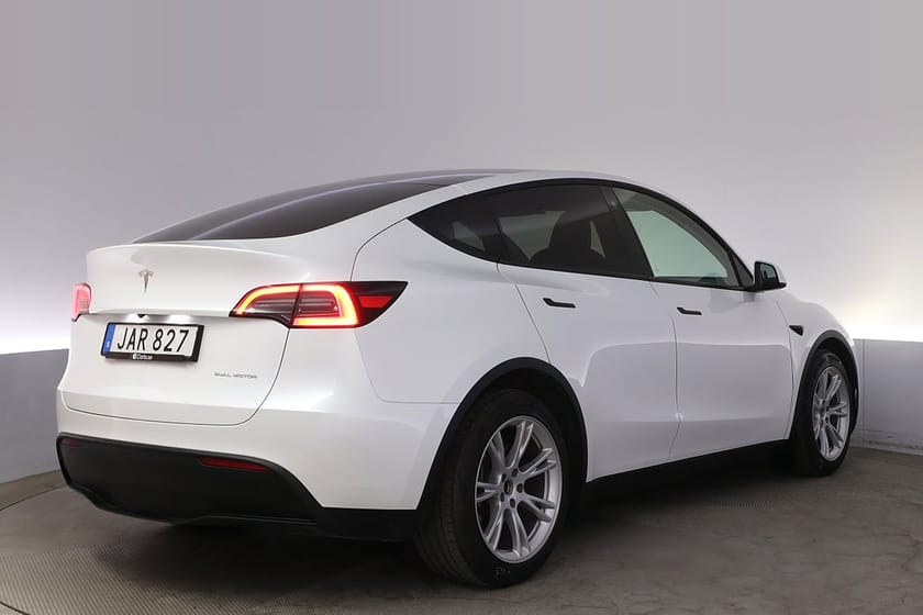 Bild 5 av Tesla Model Y Long Range AWD Autopilot Pano Drag