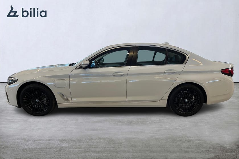 Bild 3 av BMW 530e xDrive Sedan Värmare Backkamera Navi Rattvärme Dragkrok