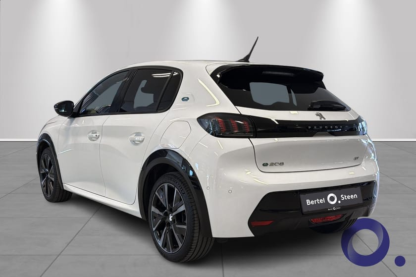 Bilde 3 av Peugeot e-208 GT 136 hk | ADAPTIV CRUISE, PANORAMA, KAMERA, NAVI++