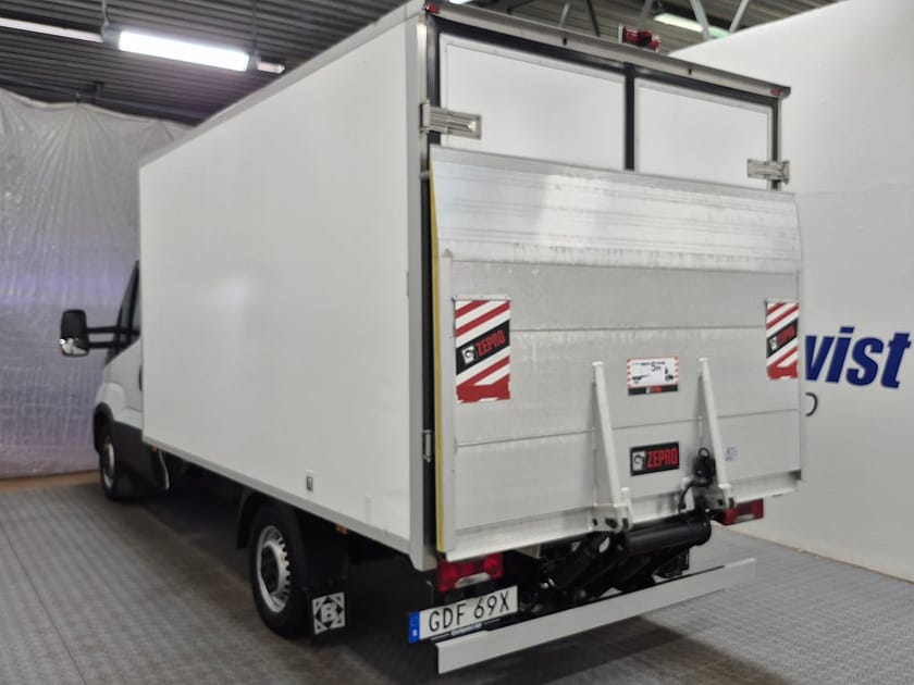 Bild 5 av Iveco Daily 35-140 Chassi Cab PÅBYGGT SKÅP MED LIFT OCH KYLA 2,3 JTD 136HK Aut