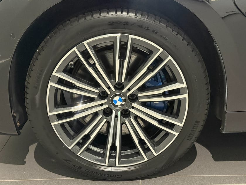 Bild 5 av BMW 330e xDrive Touring M Sport Drag Adpt Farth HiFi Backkamera