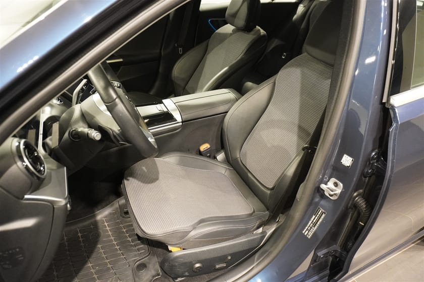 Bild 4 av Mercedes-Benz C 300 T e C300e Kombi Avantgarde Drag Kamera