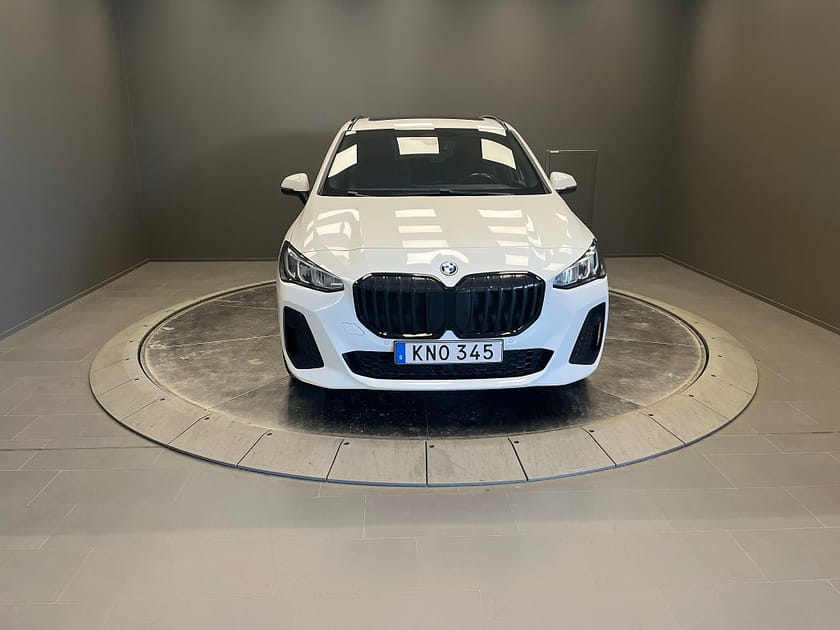 Bild 2 av BMW 230e xDrive Active Tourer M Sport Dragkrok Panorama HK Ljud