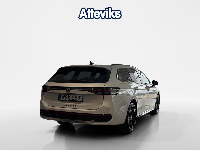 Bild 4 av Volkswagen Passat Variant eHybrid * NY * R-line | Dragkrok | panoramasoltak | Ehybri