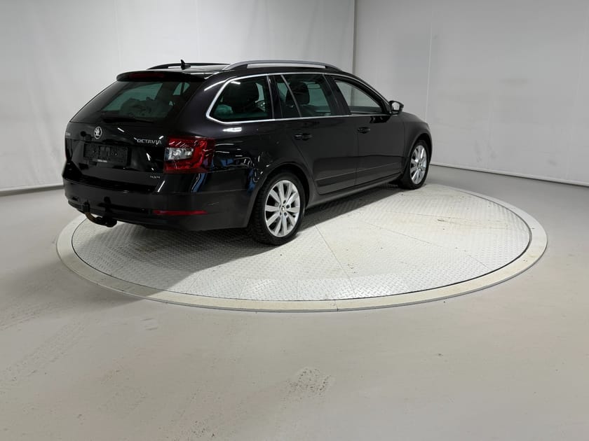 Bilde 3 av Škoda Octavia Stasjonsvogn Style 2,0 184hk 4x4 ACC/Krok/Kam/Webasto/Canton/Ny EU
