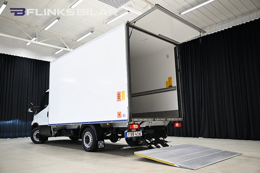 Bild 3 av Iveco Daily 35-160 Chassi Cab 156HK Automat|Volymskåp|BG-Lyft|LED|Högskåp|Leasbar