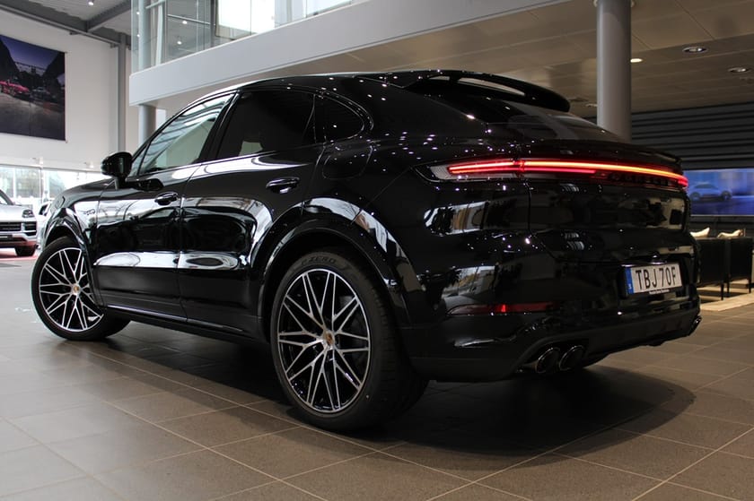 Bild 2 av Porsche Cayenne Coupé E-Hybrid Black Edition