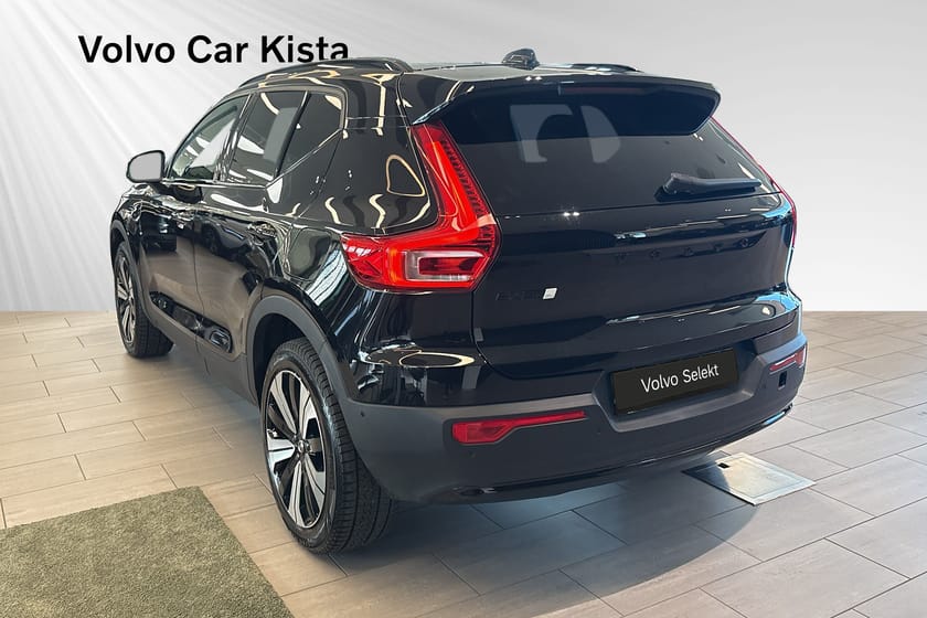 Bild 4 av Volvo EX40 Twin Motor Performance UltraBlack 360Kam Pano