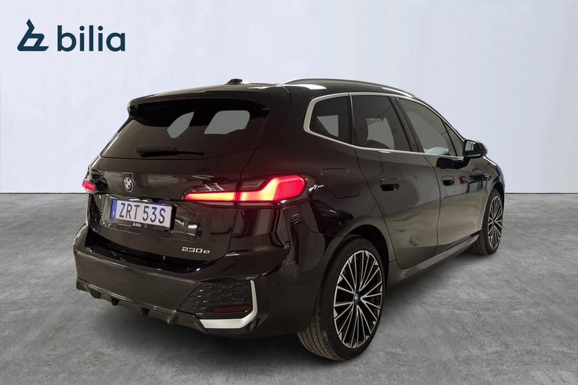 Bild 4 av BMW 230e xDrive Active Tourer Pano/HarmanKardon/El-stolar/360-kamera