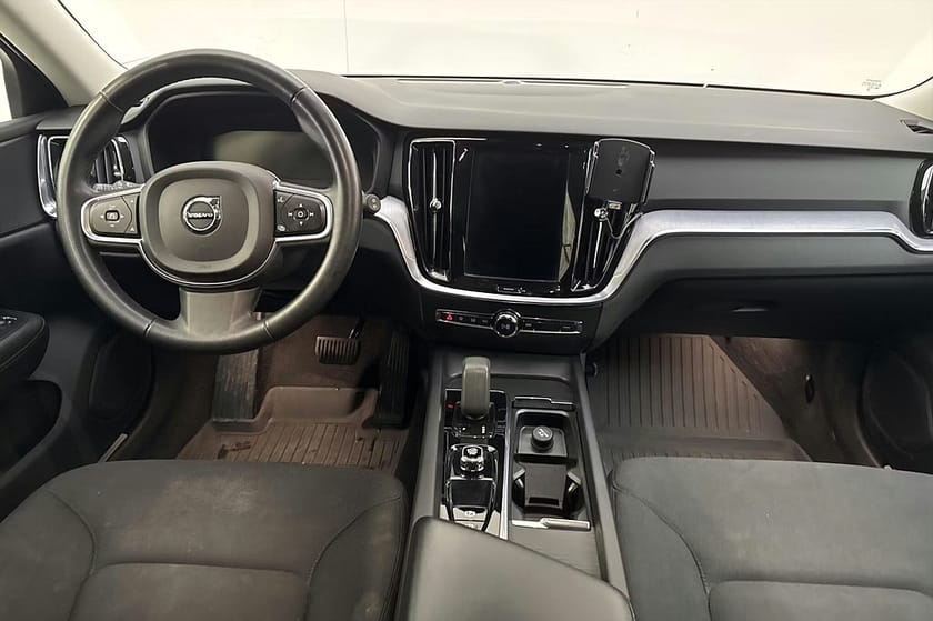 Bild 3 av Volvo V60 B4 Aut Momentum Adv Drag Navi Kamera Värmare 197hk