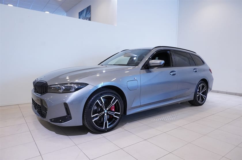 Bild 4 av BMW 330e xDrive Touring M Sport Business Ed Pro Drag DA Pro