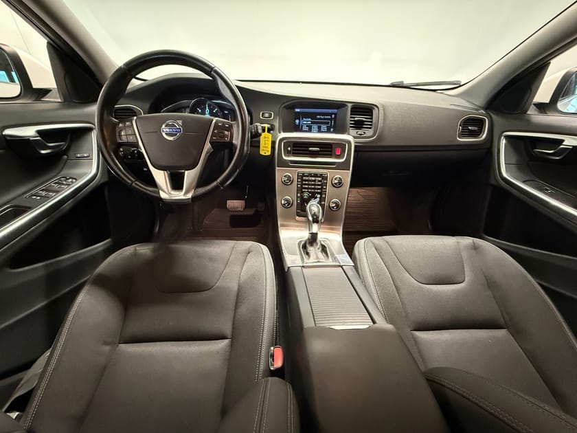 Bilde 5 av Volvo V60 D4 163 HK Aut. Cruise/Krok/Kamera/P-varmer/Delskinn