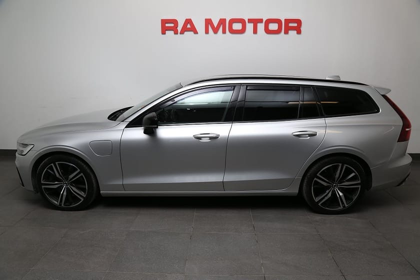Bild 3 av Volvo V60 Recharge T6 AWD 340hk R-Design |Navi|Kamera|Voc|