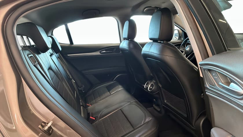Bild 5 av Alfa Romeo Stelvio 2.2 | Backkamera | Helskinn |