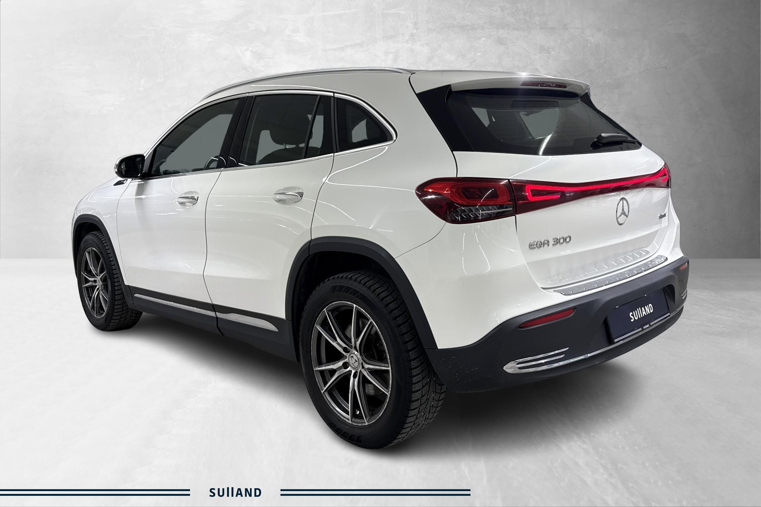 Thumnail bilde 3 av Mercedes-Benz EQA 300 4MATIC