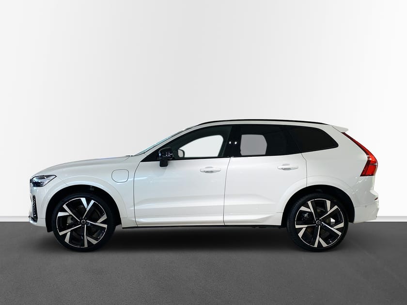 Bild 3 av Volvo XC60 T6 Plus Black Nordic Edition H&K Aktiv Chassi Luftfjädring