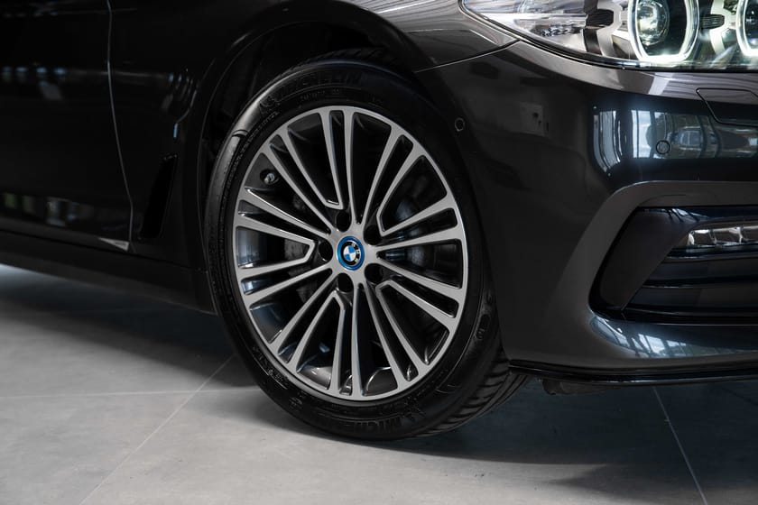 Bilde 3 av BMW 530e iPerformance Sedan Soltak Skinn
