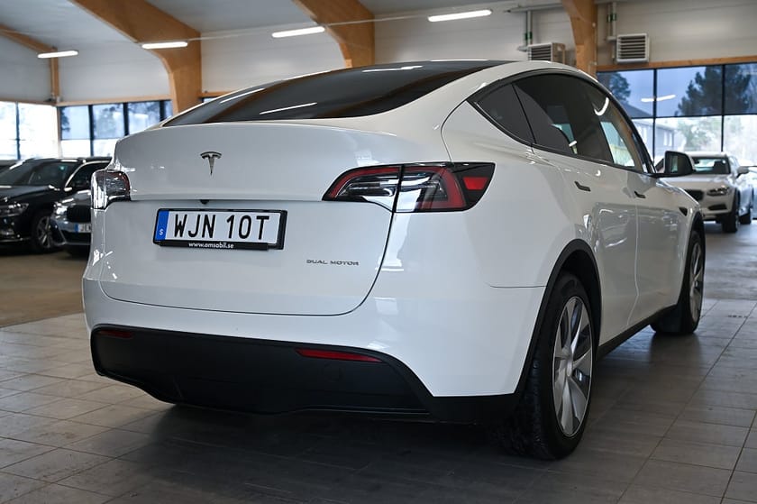 Bild 4 av Tesla Model Y Long Range AWD Autopilot Panorama Drag 514hk