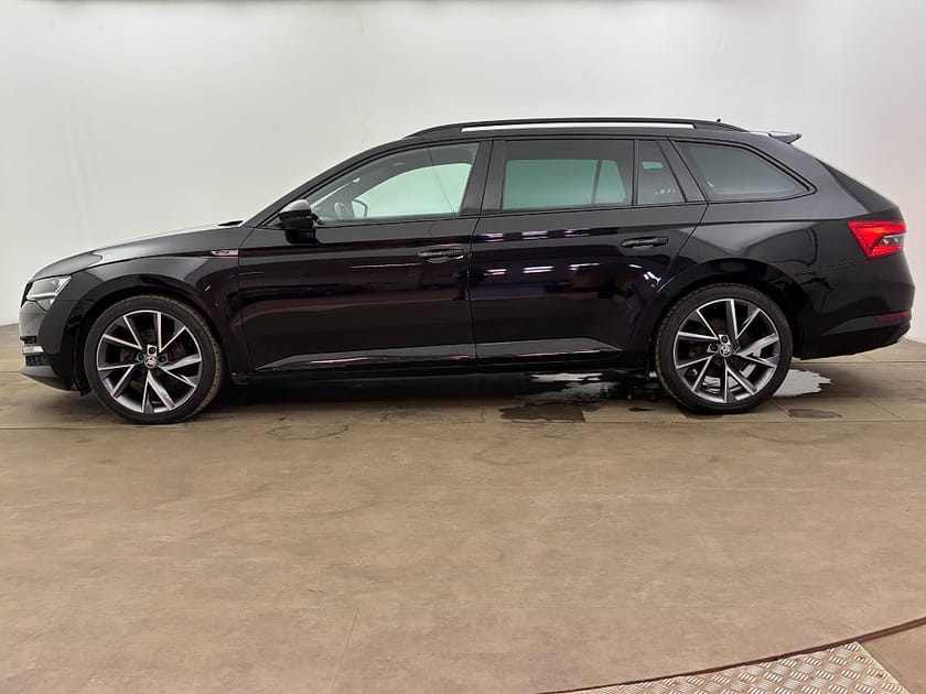 Bild 3 av Škoda Superb iV Kombi Skoda 1.4 TSI 218hk Sportline Business Drag Kamera