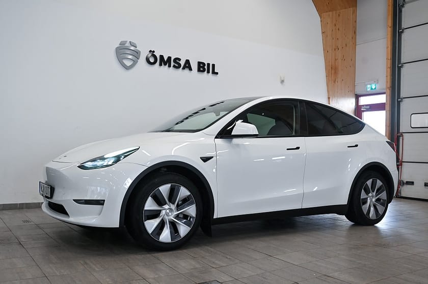 Bild 1 av Tesla Model Y Long Range AWD Autopilot Panorama Drag 514hk