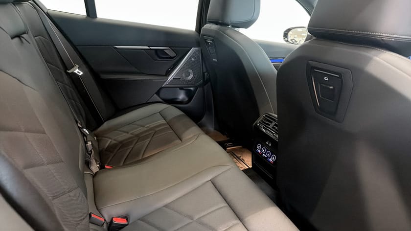 Bild 5 av BMW i5 M60 xDrive Sedan M-Sport Pro Innovation Travel B/W Pano Drag