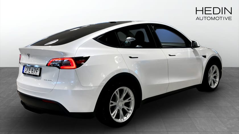 Bild 2 av Tesla Model Y Long Range AWD Longe Panorama Moms
