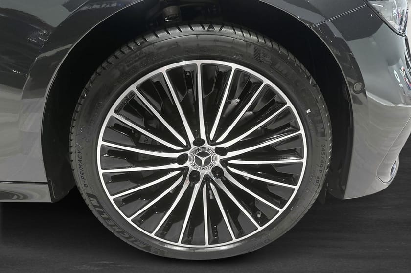 Bild 5 av Mercedes-Benz E 300 d e 4MATIC de Sedan AMG Advanced Edition