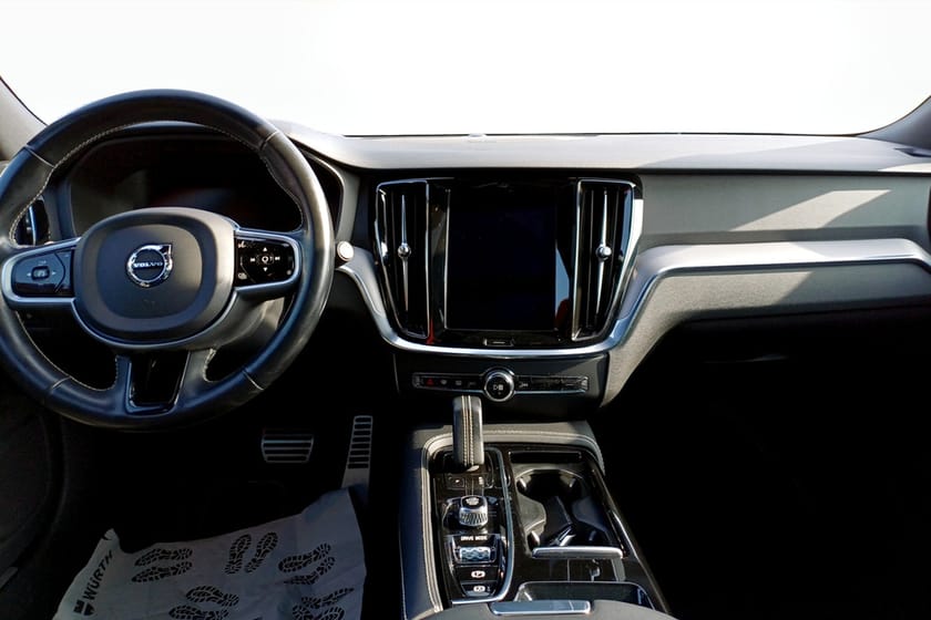 Bild 4 av Volvo V60 Recharge T8 R-Design, Drag, 360 kamera, HUD, H/K, Panoramatak