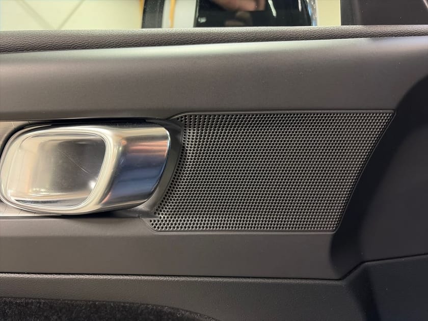 Bild 4 av Volvo XC40 D4 AWD Momentum Intro Edition, Läderklädsel, Dynförlängning, Parkeringssensorer fram/bak, Keyless, Dragkrok