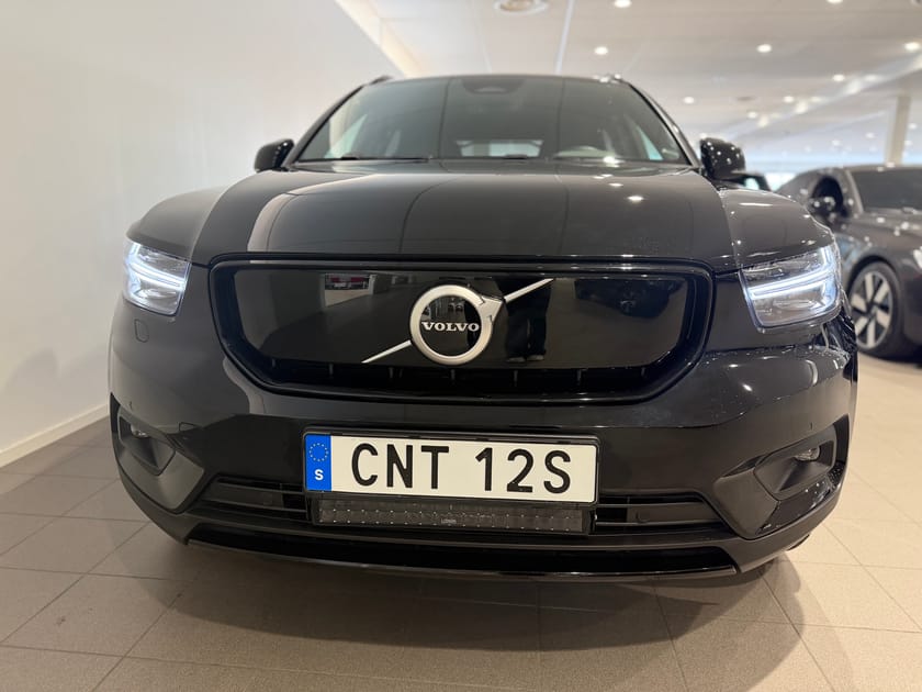 Bild 2 av Volvo XC40 P6 Recharge Plus / Navigation / Elektrisk stol / Backkamera / 10 000 tillbehör /