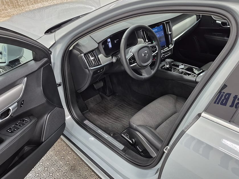 Bild 2 av Volvo V90 T6 Recharge Core Bright plug in AWD 350HK 4x4