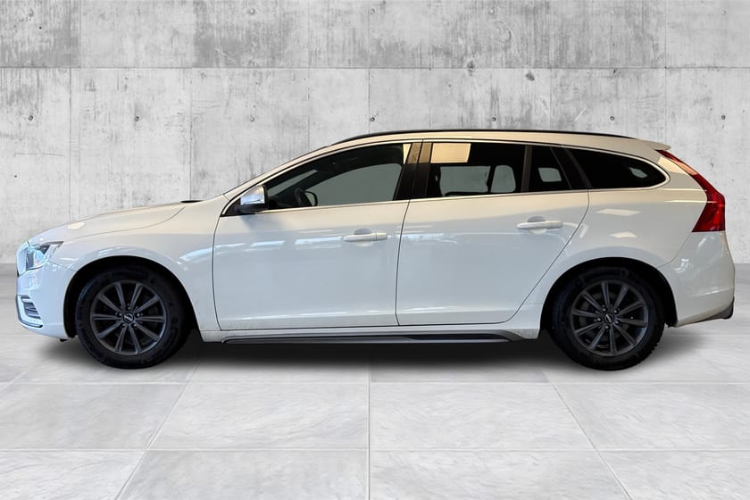 Bilde 2 av Volvo V60 D2 R-Design/Krok/Ryggekamera/Webasto/Scuf plates/Navi+