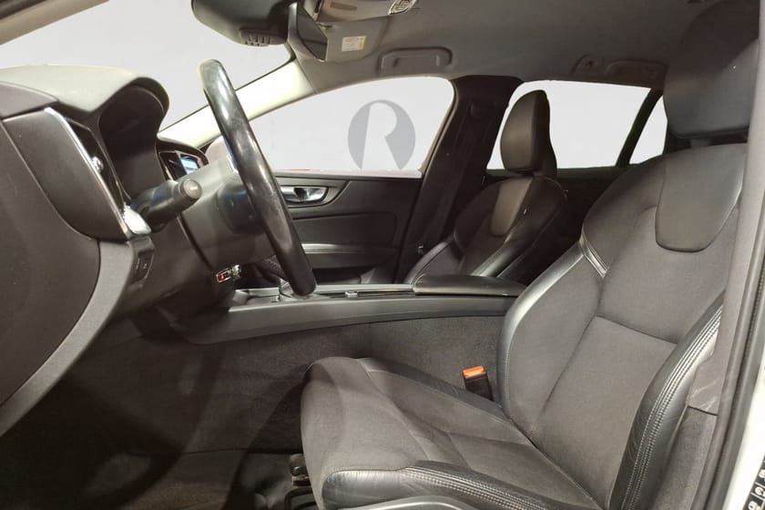 Bild 3 av Volvo V60 D4 190 HK AUT AWD MOMENTUM DRAG D-VÄRM COCKPIT NAVI PDC