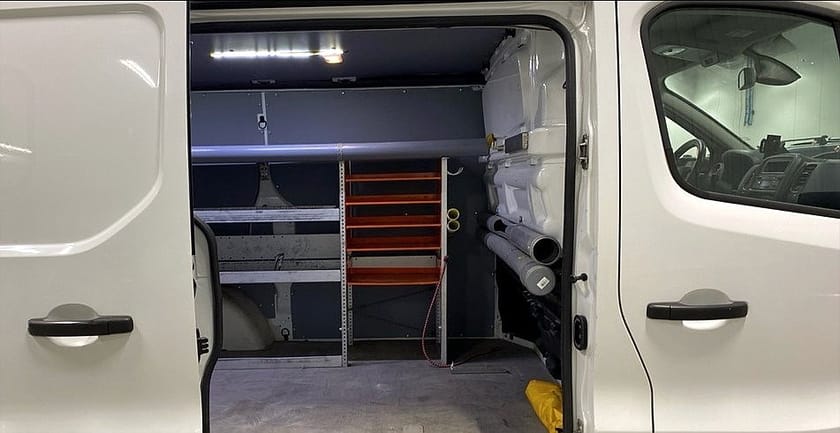 Bild 4 av Opel Vivaro Skåpbil 3-sits Drag Inredd Takräcke MOMS