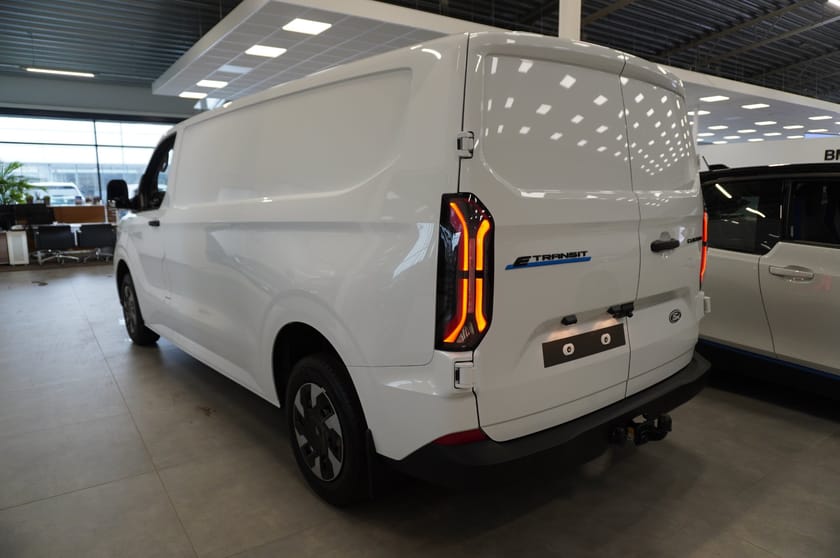 Bild 3 av Ford E-Transit Custom 340 Skåp Trend 340l Elmotor 100kW 136hk 1-Växlad Rwd El