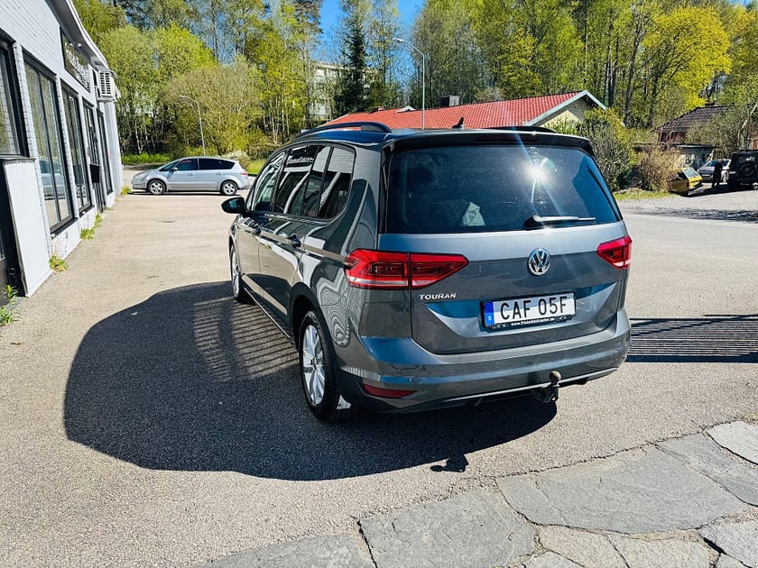 Bild 4 av Volkswagen Touran 7-seater 1.0 TSI 115HK 7-SITSIG / BACKKAMERA / CARPLAY
