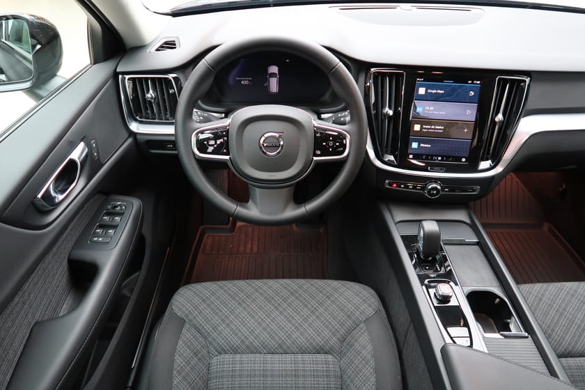 Bild 4 av Volvo V60 Cross Country B5 AWD Bensin Core, Kamera, Navi