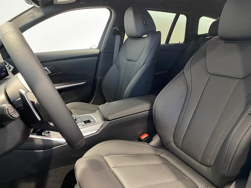 Bild 5 av BMW 330e xDrive Touring M-Sport Rattvärme Adaptiv Farthållare