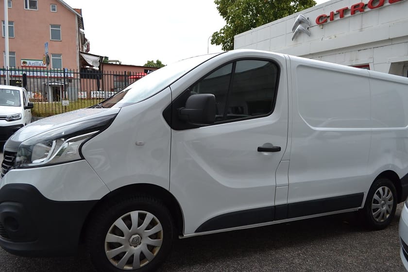 Bild 3 av Renault Trafic Skåpbil 2,7T (90hk) Värmare + drag