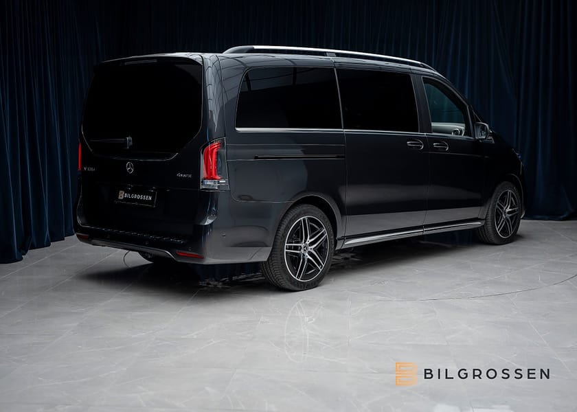 Bild 5 av Mercedes-Benz V 300d 4MATIC 3.2t 3.2 Lång AMG Line 7-Sits Burmester 360 MOMS
